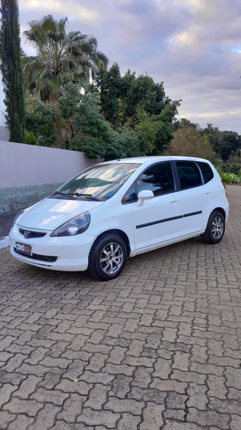 FIT 1.4 LX 8V GASOLINA 4P AUTOMÁTICO - 2005 - ESTRELA