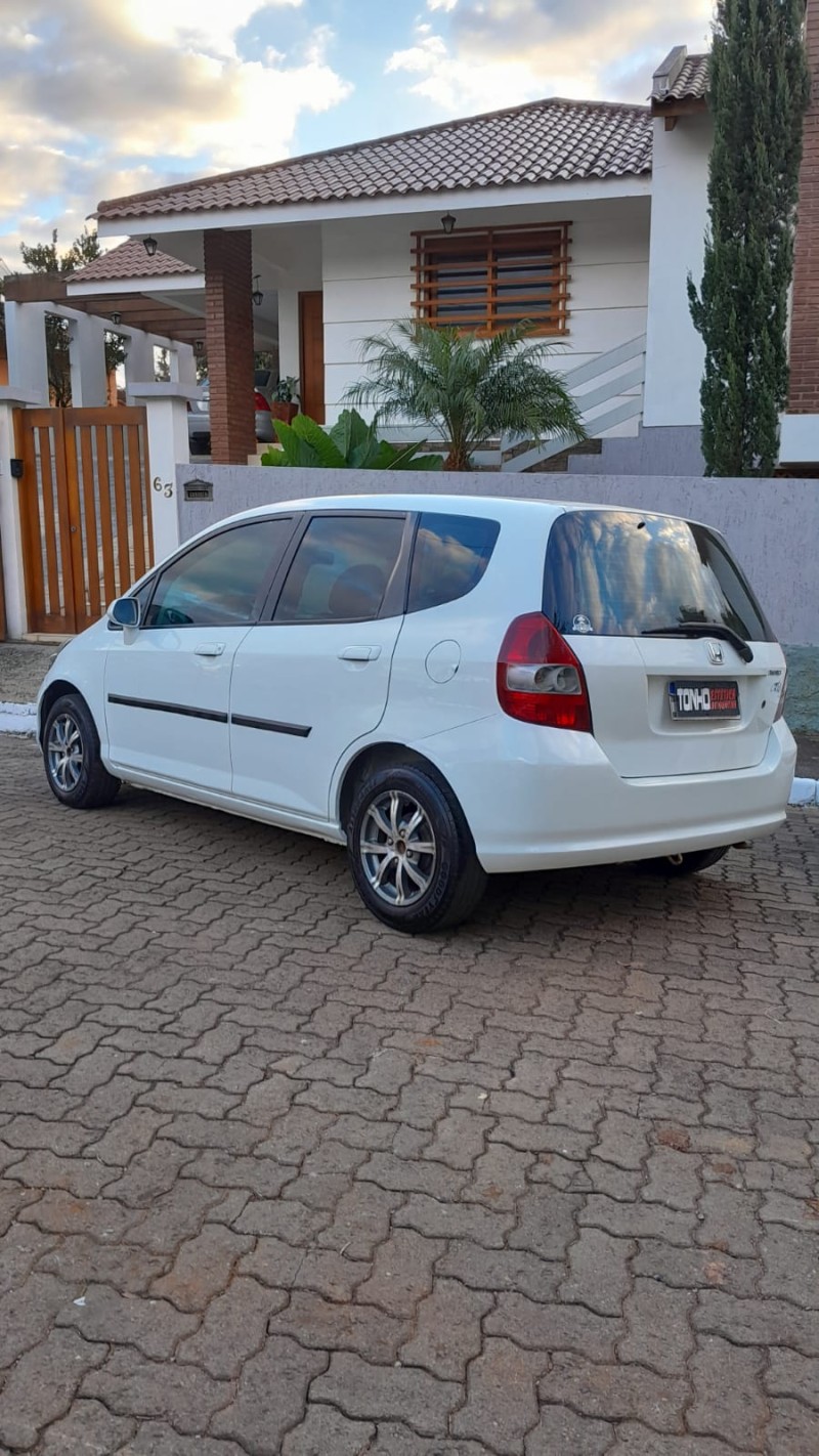 FIT 1.4 LX 8V GASOLINA 4P AUTOMÁTICO - 2005 - ESTRELA