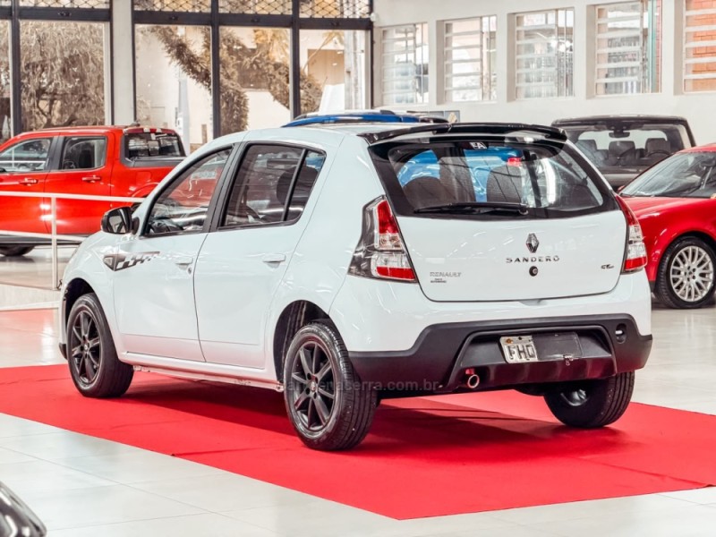 SANDERO 1.6 GT LINE LIMITED FLEX 4P MANUAL - 2013 - NOVA PRATA
