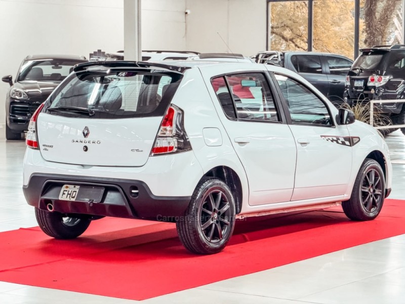 SANDERO 1.6 GT LINE LIMITED FLEX 4P MANUAL - 2013 - NOVA PRATA