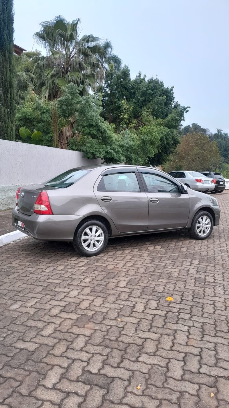 ETIOS 1.5 X PLUS 16V FLEX 4P MANUAL - 2020 - ESTRELA