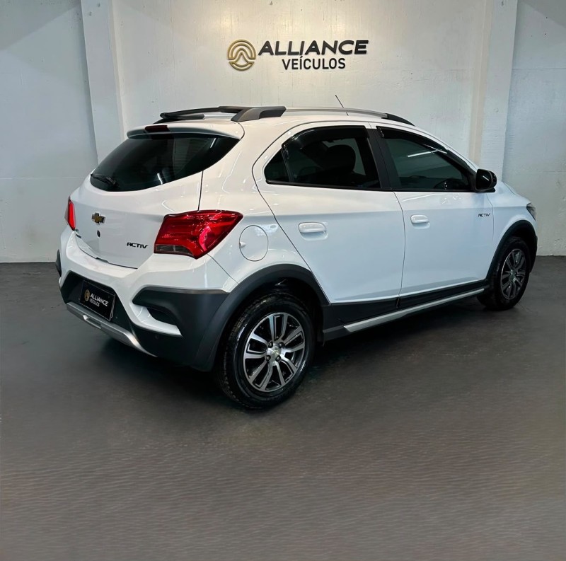 ONIX 1.4 MPFI ACTIV 8V FLEX 4P MANUAL - 2017 - CAXIAS DO SUL