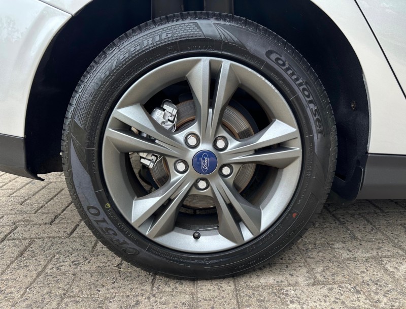FOCUS 1.6 SE HATCH 16V FLEX 4P AUTOMÁTICO - 2015 - CAXIAS DO SUL