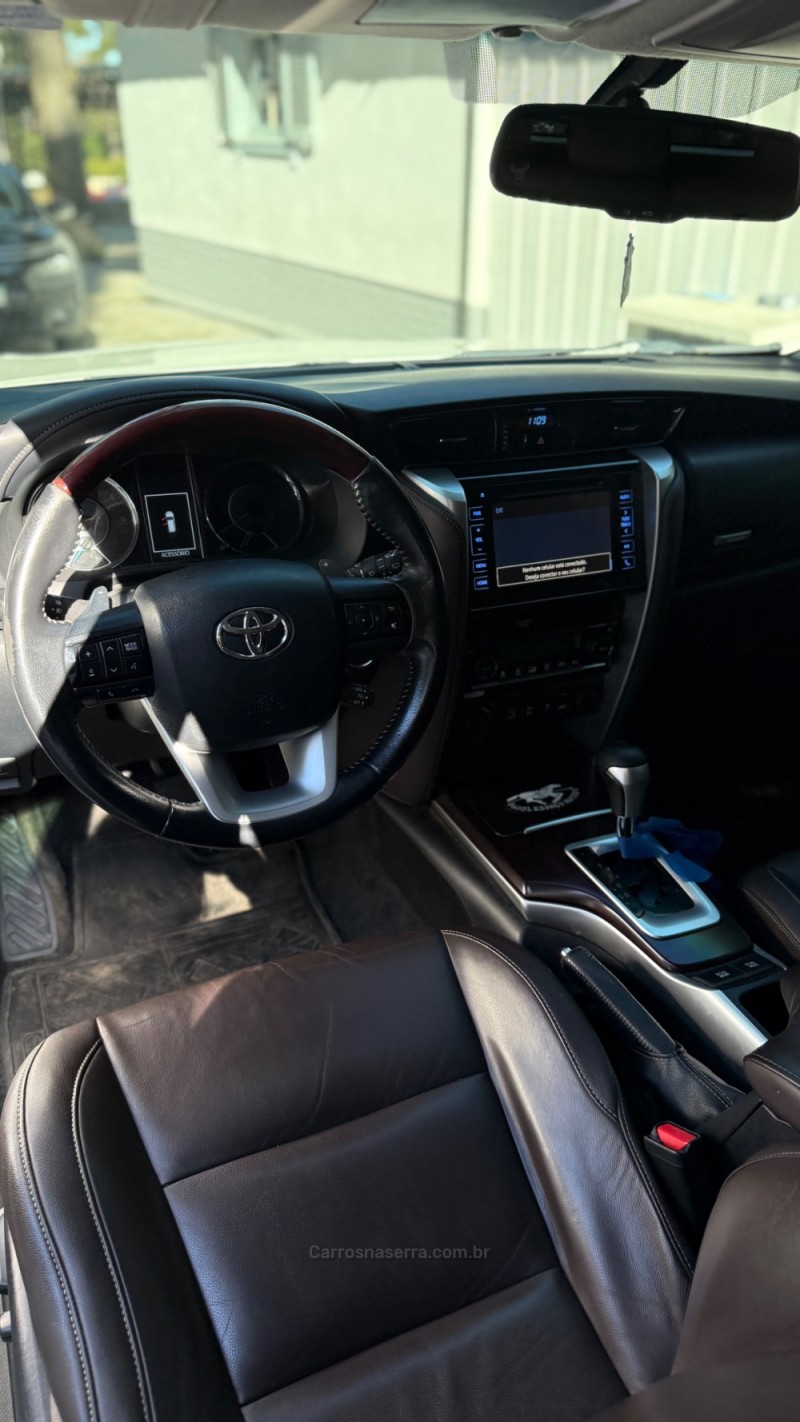 HILUX SW4 2.8 4X4 SRX PLATINUM TURBO DIESEL 4P AUTOMÁTICO - 2016 - CANELA