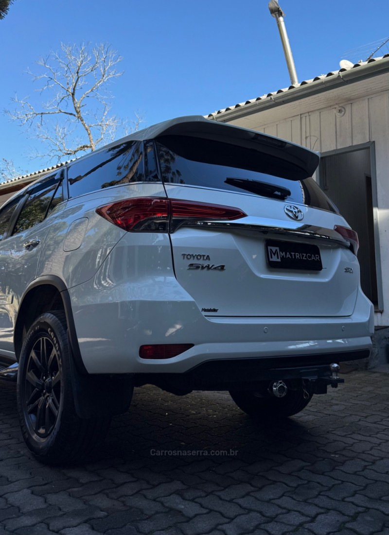 HILUX SW4 2.8 4X4 SRX PLATINUM TURBO DIESEL 4P AUTOMÁTICO - 2016 - CANELA
