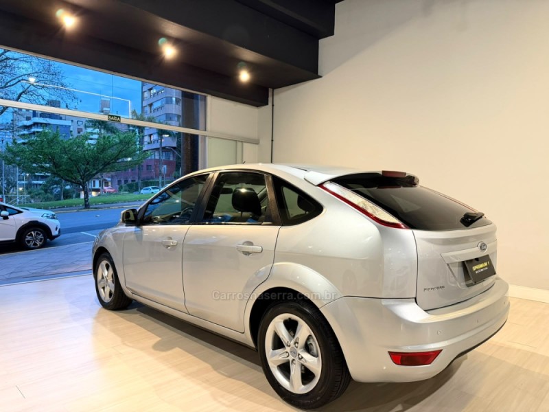 FOCUS 1.6 GLX 16V FLEX 4P MANUAL - 2011 - BENTO GONçALVES