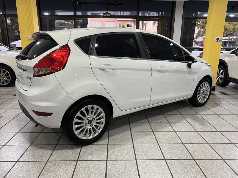 FIESTA 1.6 TITANIUM HATCH 16V FLEX 4P AUTOMÁTICO - 2015 - CAXIAS DO SUL