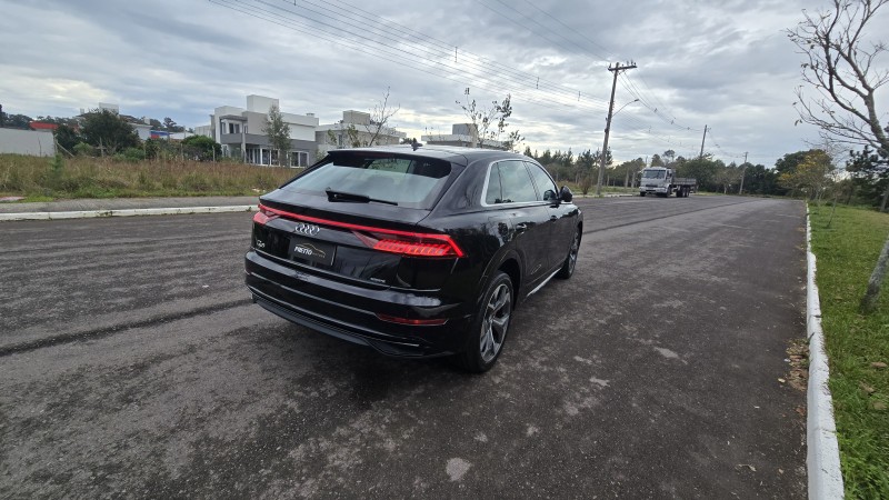 Q8 3.0 TFSI PERFORMANCE QUATTRO V6 24V GASOLINA 4P S-TRONIC - 2020 - BENTO GONçALVES