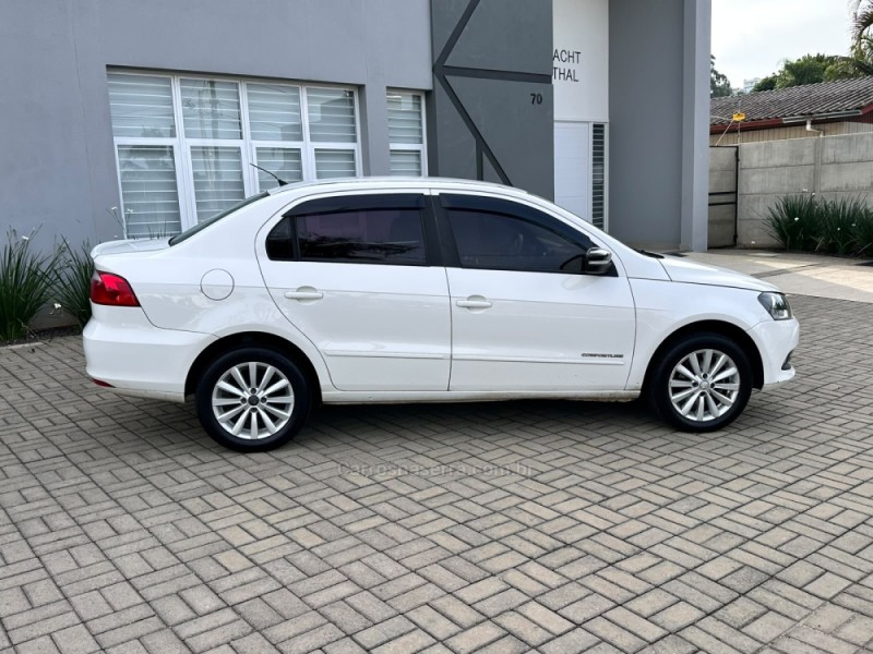 VOYAGE 1.0 MI COMFORTLINE 8V FLEX 4P MANUAL - 2015 - CAMPO BOM