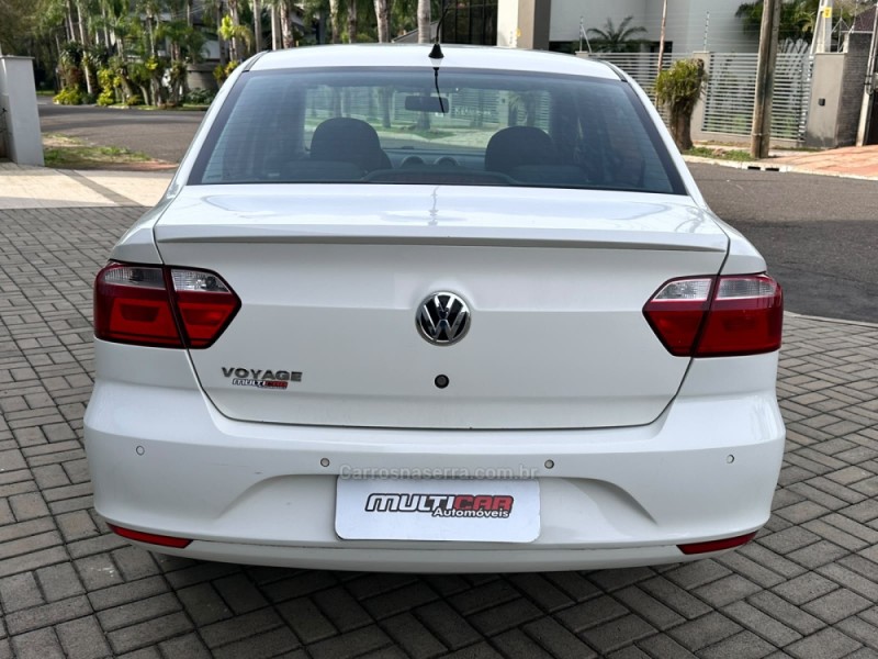VOYAGE 1.0 MI COMFORTLINE 8V FLEX 4P MANUAL - 2015 - CAMPO BOM