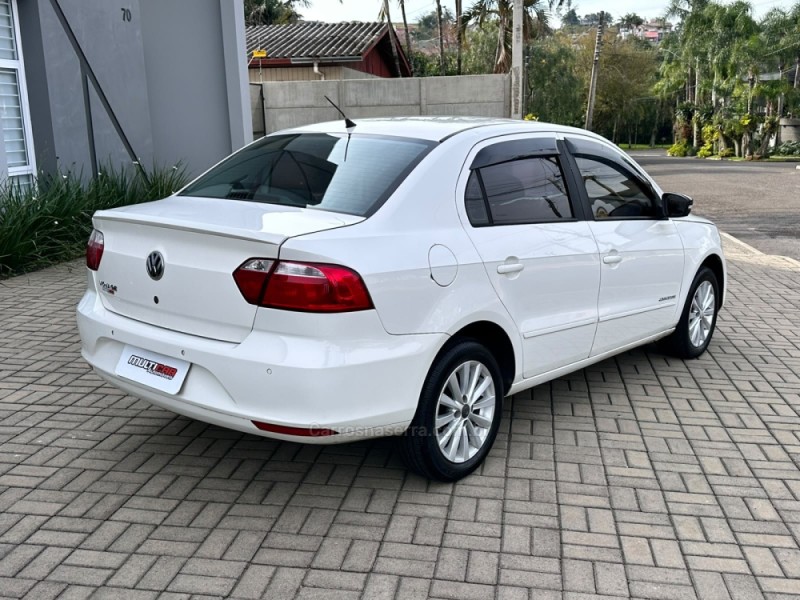 VOYAGE 1.0 MI COMFORTLINE 8V FLEX 4P MANUAL - 2015 - CAMPO BOM