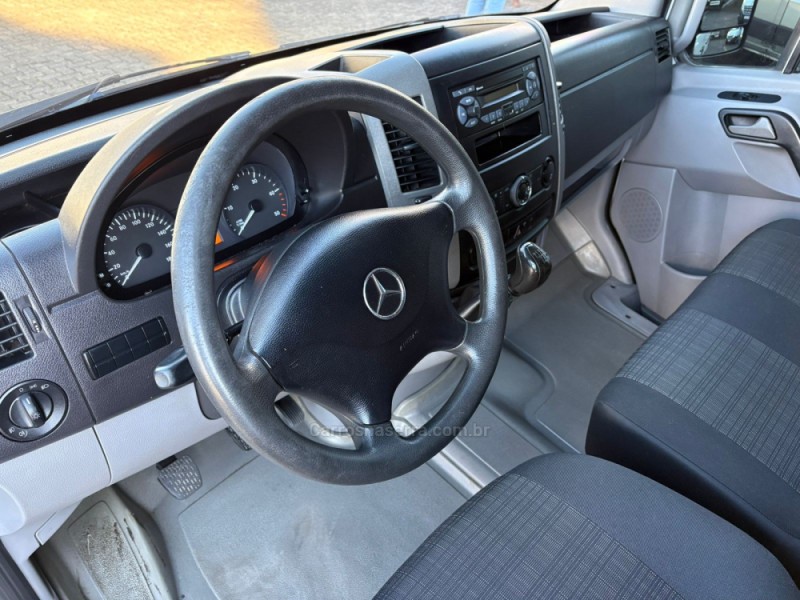 SPRINTER 2.2 FURGÃO STREET 415 CDI TETO BAIXO DIESEL 3P MANUAL - 2019 - FARROUPILHA