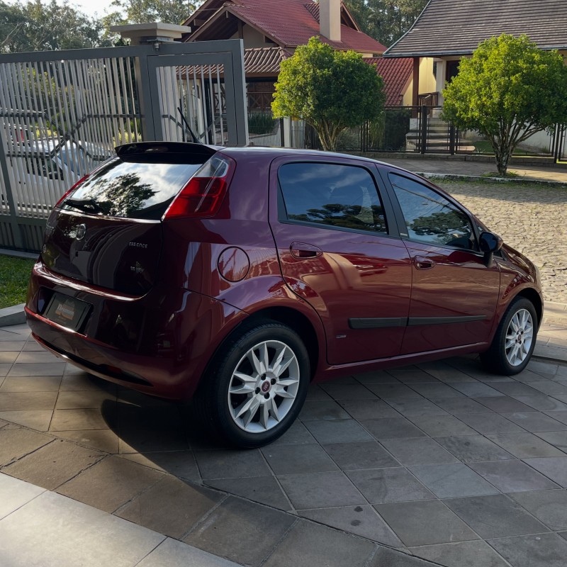 PUNTO 1.6 ESSENCE 16V FLEX 4P MANUAL - 2011 - NOVA PETRóPOLIS