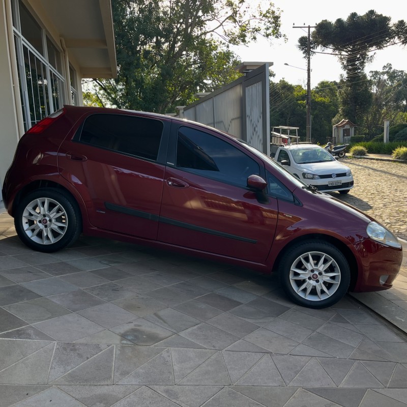 PUNTO 1.6 ESSENCE 16V FLEX 4P MANUAL - 2011 - NOVA PETRóPOLIS
