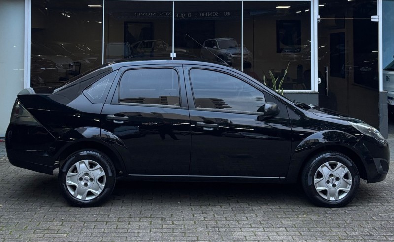 FIESTA 1.6 MPI CLASS SEDAN 8V FLEX 4P MANUAL - 2011 - CAXIAS DO SUL