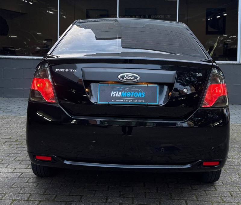FIESTA 1.6 MPI CLASS SEDAN 8V FLEX 4P MANUAL - 2011 - CAXIAS DO SUL