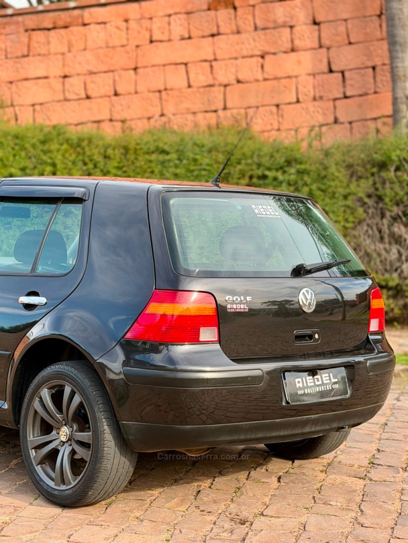 GOLF 1.6 MI 8V FLEX 4P MANUAL - 2003 - VENâNCIO AIRES