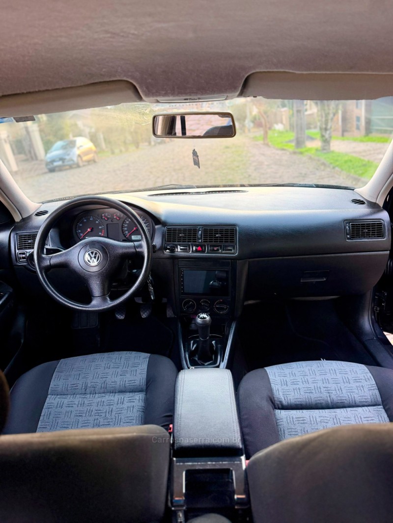 GOLF 1.6 MI 8V FLEX 4P MANUAL - 2003 - VENâNCIO AIRES