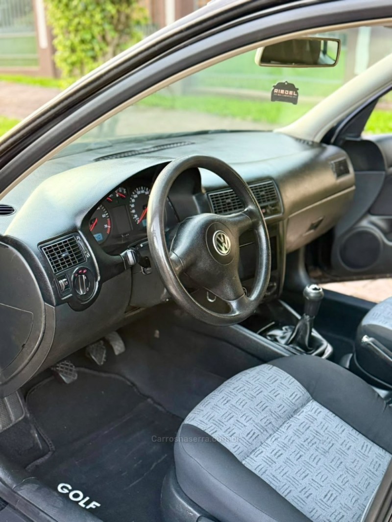 GOLF 1.6 MI 8V FLEX 4P MANUAL - 2003 - VENâNCIO AIRES