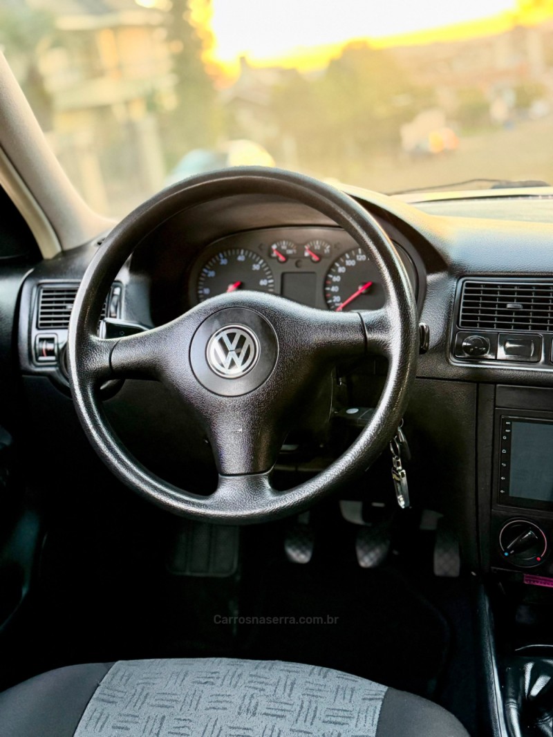GOLF 1.6 MI 8V FLEX 4P MANUAL - 2003 - VENâNCIO AIRES