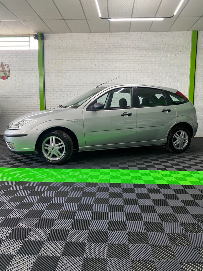 FOCUS 1.6 8V FLEX 4P MANUAL - 2005 - VACARIA