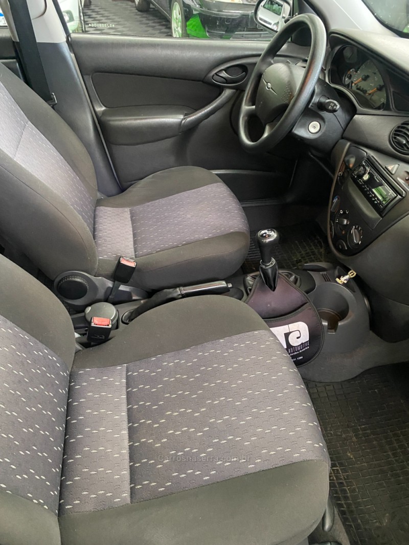 FOCUS 1.6 8V FLEX 4P MANUAL - 2005 - VACARIA
