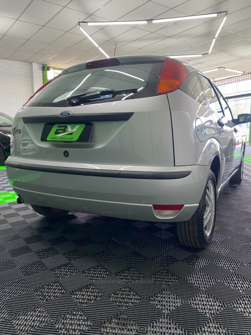 FOCUS 1.6 8V FLEX 4P MANUAL - 2005 - VACARIA