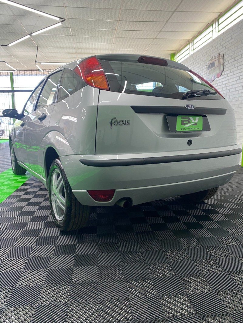 FOCUS 1.6 8V FLEX 4P MANUAL - 2005 - VACARIA