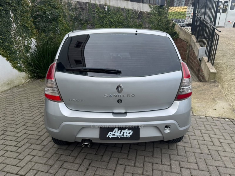 SANDERO 1.0 EXPRESSION 16V FLEX 4P MANUAL - 2014 - FARROUPILHA