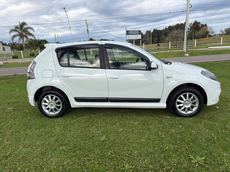 SANDERO 1.6 PRIVILÉGE 16V FLEX 4P AUTOMÁTICO - 2014 - FARROUPILHA
