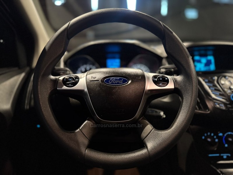 FOCUS 1.6 S 16V FLEX 4P MANUAL - 2015 - FARROUPILHA