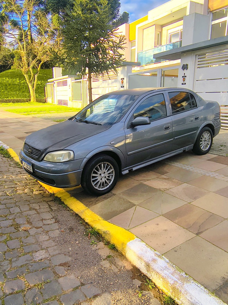 ASTRA 1.8 MPFI MILLENIUM II SEDAN 8V GASOLINA 4P MANUAL - 2001 - FARROUPILHA