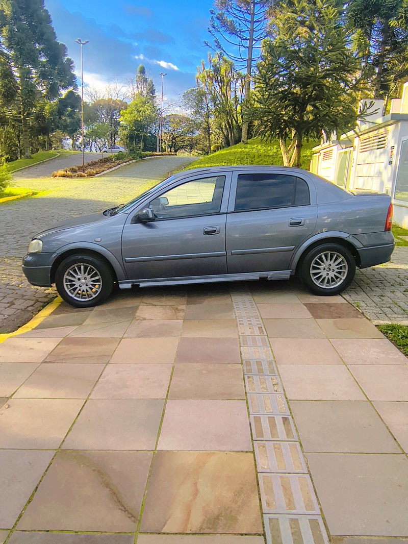 ASTRA 1.8 MPFI MILLENIUM II SEDAN 8V GASOLINA 4P MANUAL - 2001 - FARROUPILHA