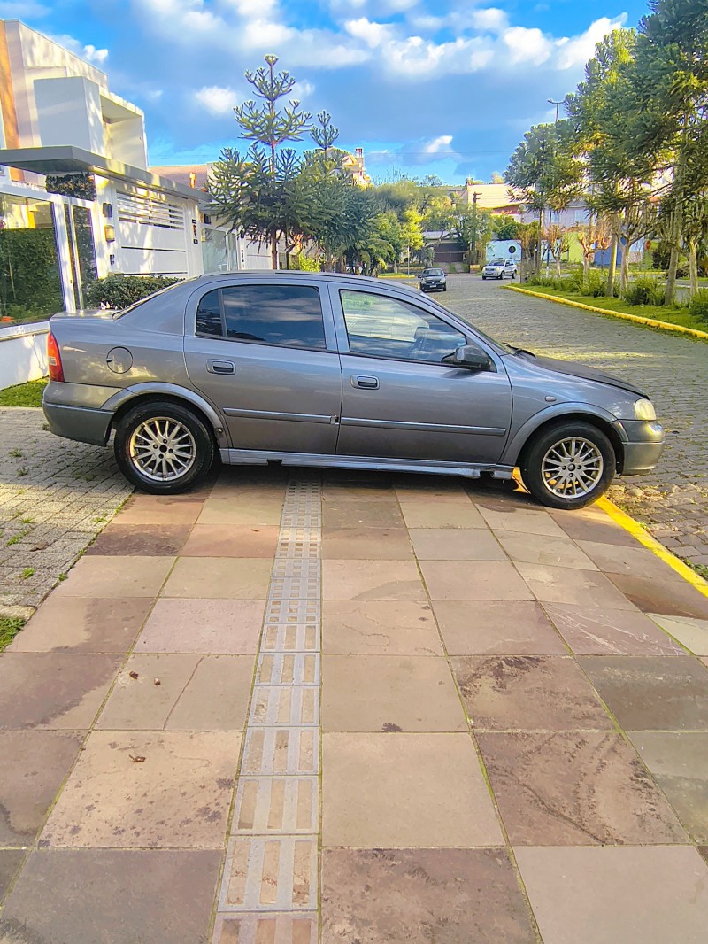 ASTRA 1.8 MPFI MILLENIUM II SEDAN 8V GASOLINA 4P MANUAL - 2001 - FARROUPILHA