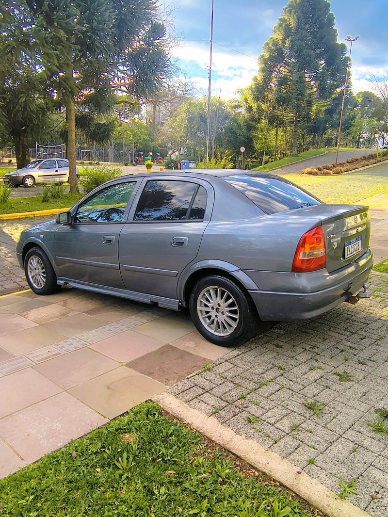 ASTRA 1.8 MPFI MILLENIUM II SEDAN 8V GASOLINA 4P MANUAL - 2001 - FARROUPILHA