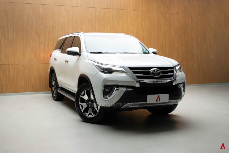 HILUX SW4 2.8 4X4 DIAMOND 16V TURBO DIESEL 4P 7 LUGARES AUTOMATICO - 2020 - GARIBALDI