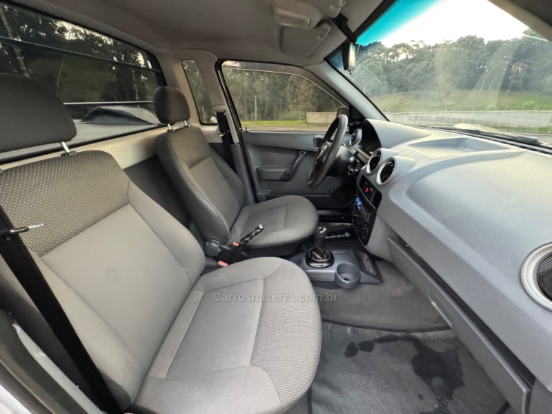 SAVEIRO 1.6 MI TITAN CS 8V FLEX 2P MANUAL G.IV - 2009 - GRAMADO