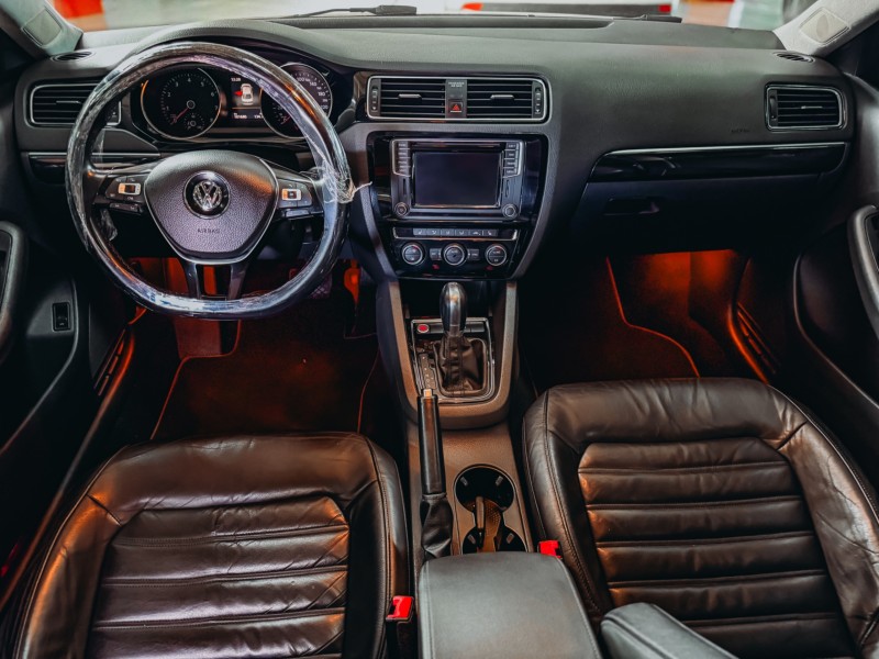 JETTA 2.0 TSI HIGHLINE 211CV GASOLINA 4P TIPTRONIC - 2016 - CAXIAS DO SUL