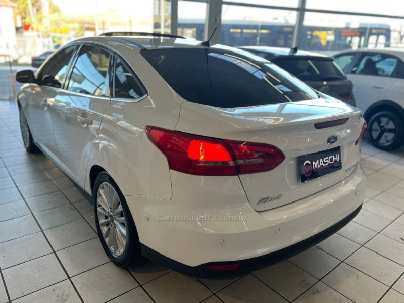 FOCUS 2.0 TITANIUM PLUS FASTBACK 16V FLEX 4P AUTOMÁTICO - 2018 - CAXIAS DO SUL