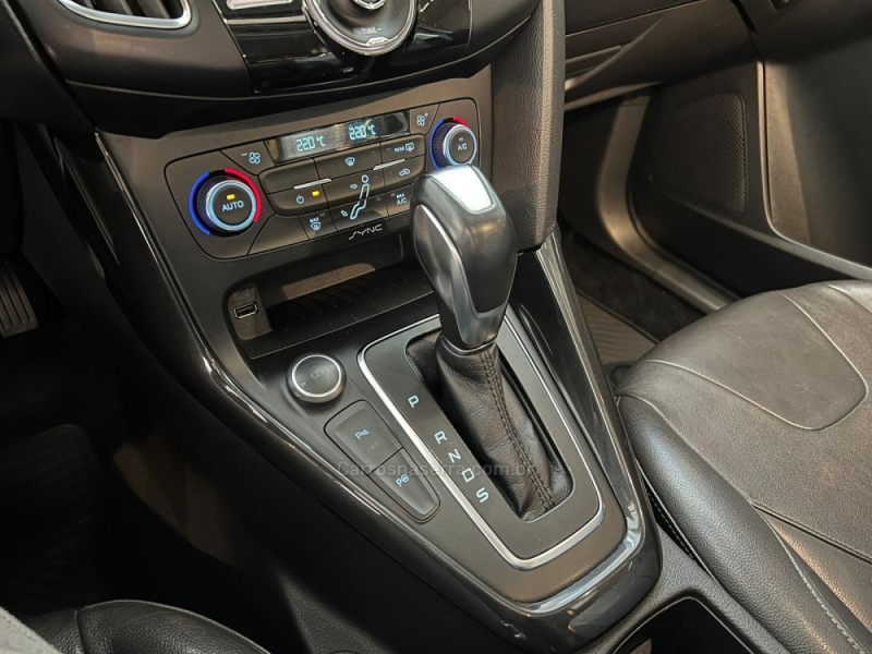 FOCUS 2.0 TITANIUM PLUS FASTBACK 16V FLEX 4P AUTOMÁTICO - 2018 - CAXIAS DO SUL