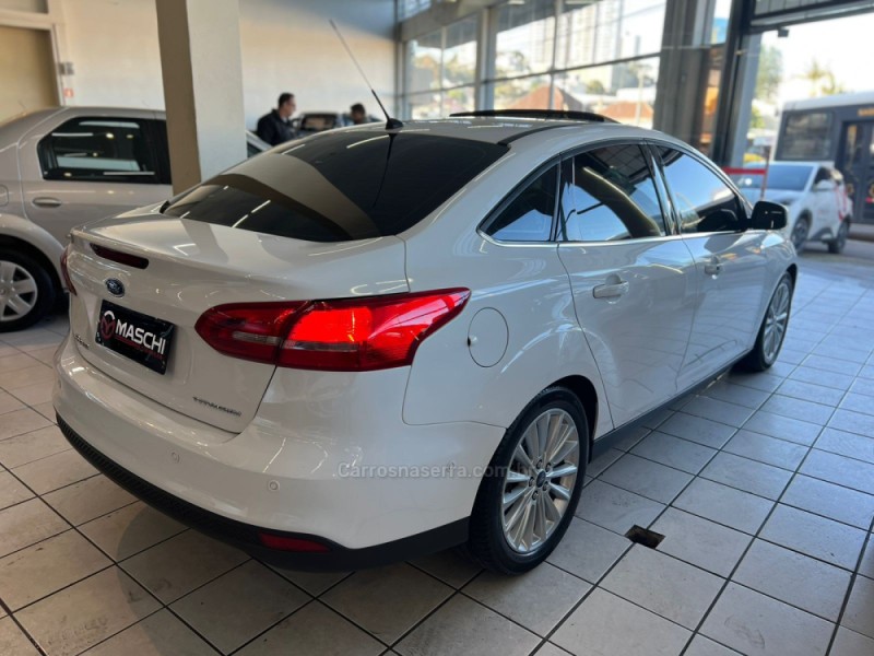 FOCUS 2.0 TITANIUM PLUS FASTBACK 16V FLEX 4P AUTOMÁTICO - 2018 - CAXIAS DO SUL