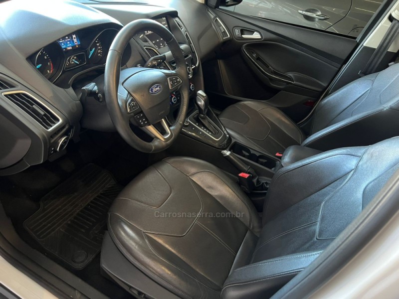 FOCUS 2.0 TITANIUM PLUS FASTBACK 16V FLEX 4P AUTOMÁTICO - 2018 - CAXIAS DO SUL