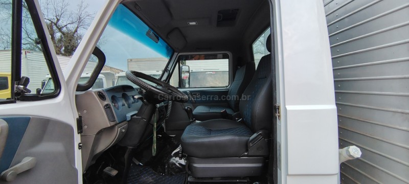 8-150 E DELIVERY PLUS - 2009 - PORTãO