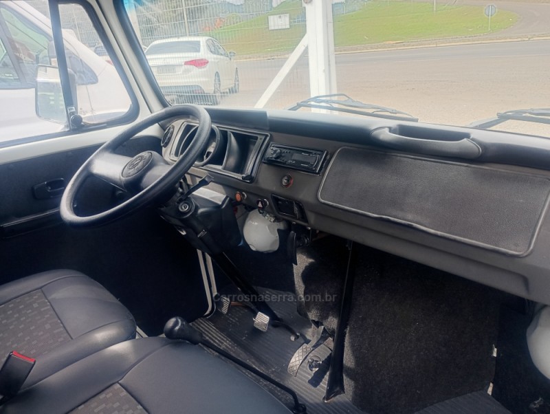 KOMBI 1.4 MI STD LOTAÇÃO 8V FLEX 3P MANUAL - 2013 - FARROUPILHA