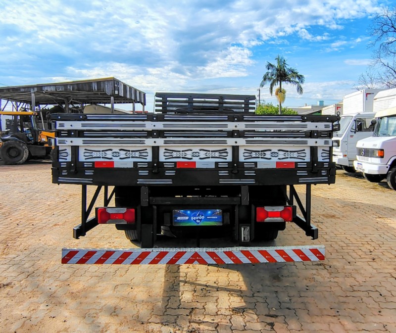 DAILY TRUCK 70C17 - 2013 - PORTãO