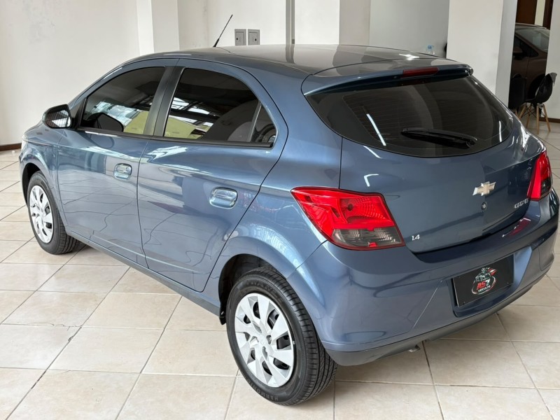 ONIX 1.4 MPFI LT 8V FLEX 4P MANUAL - 2015 - BENTO GONçALVES