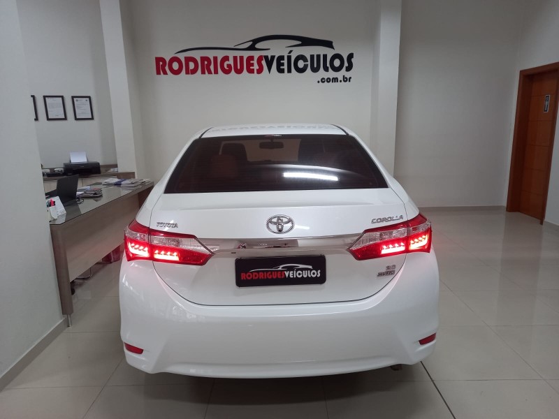 COROLLA 2.0 ALTIS 16V FLEX 4P AUTOMÁTICO - 2016 - CAXIAS DO SUL