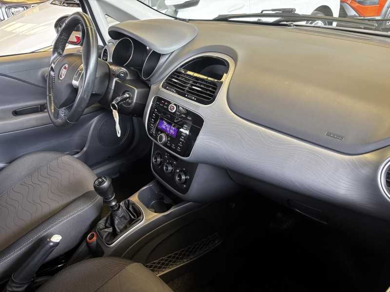 PUNTO 1.4 ATTRACTIVE ITALIA 8V FLEX 4P MANUAL - 2016 - FARROUPILHA