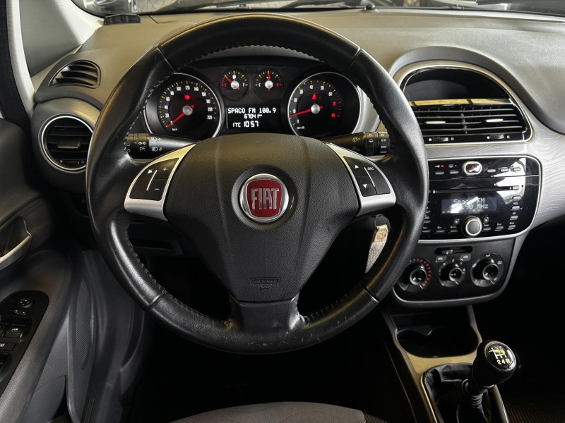 PUNTO 1.4 ATTRACTIVE ITALIA 8V FLEX 4P MANUAL - 2016 - FARROUPILHA