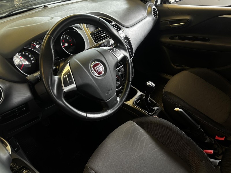 PUNTO 1.4 ATTRACTIVE ITALIA 8V FLEX 4P MANUAL - 2016 - FARROUPILHA